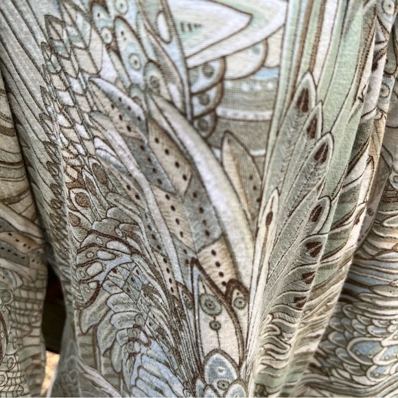 Chico's | Tops | Chicos Feather Print 3/4 Long Sleeve V Neck Top Small - Picture 3 of 7